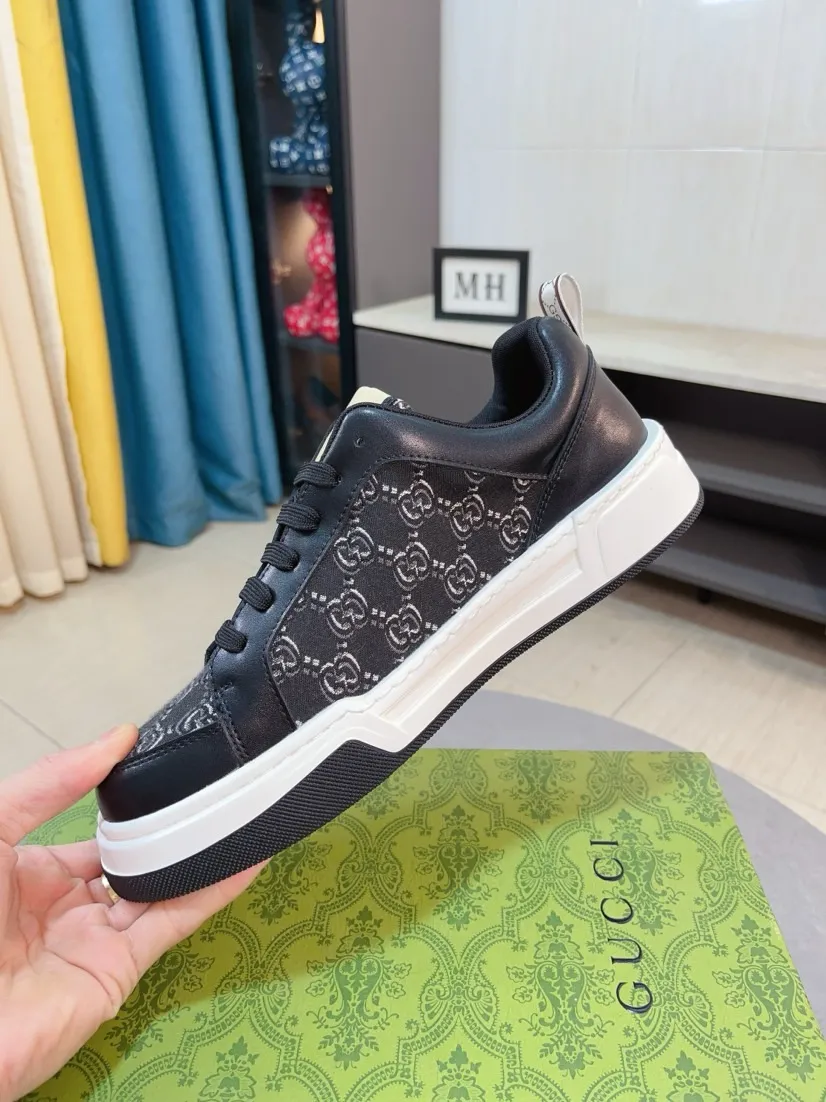 Men's shoes 💰420🌹🌹[GUCCI] Gucci's new lace-up casual men's shoes are on the market first, and the materials and workmanship are superior to all versions on the market. The highest quality shipped first-layer cowhide with imported original perforated materials➕genuine leather lining, privately molded soft outsole, high foot comfort, imported special materials highlight the brand's unique charm, high-end customization 38-44